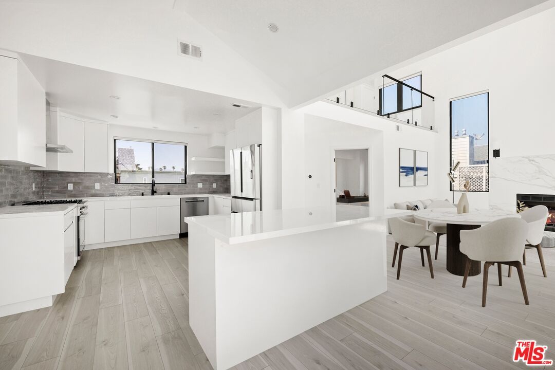 Dining room, Interior, Kitchen, Recessed Lighting, Wood Texture Flooring