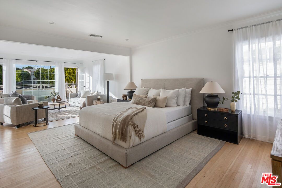 Bedroom, Interior, Living room, Recessed Lighting, Wood Texture Flooring