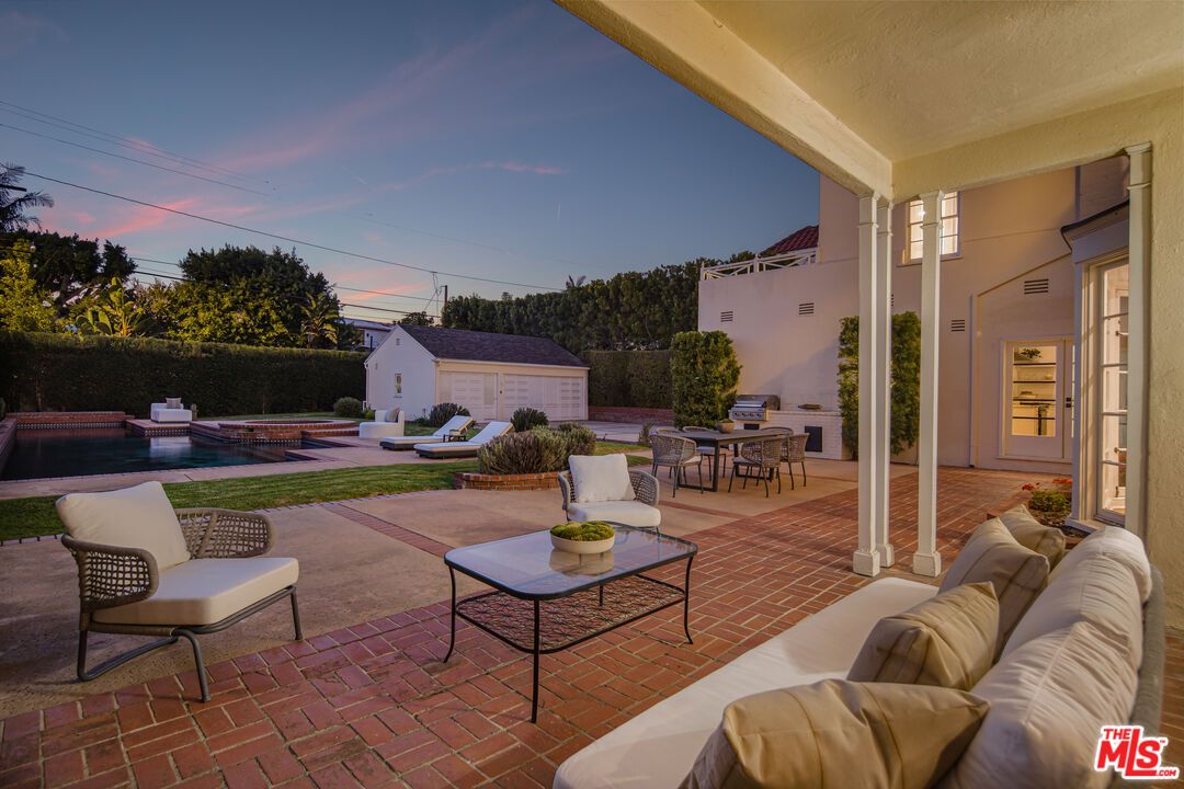 Detached Garage, Exterior