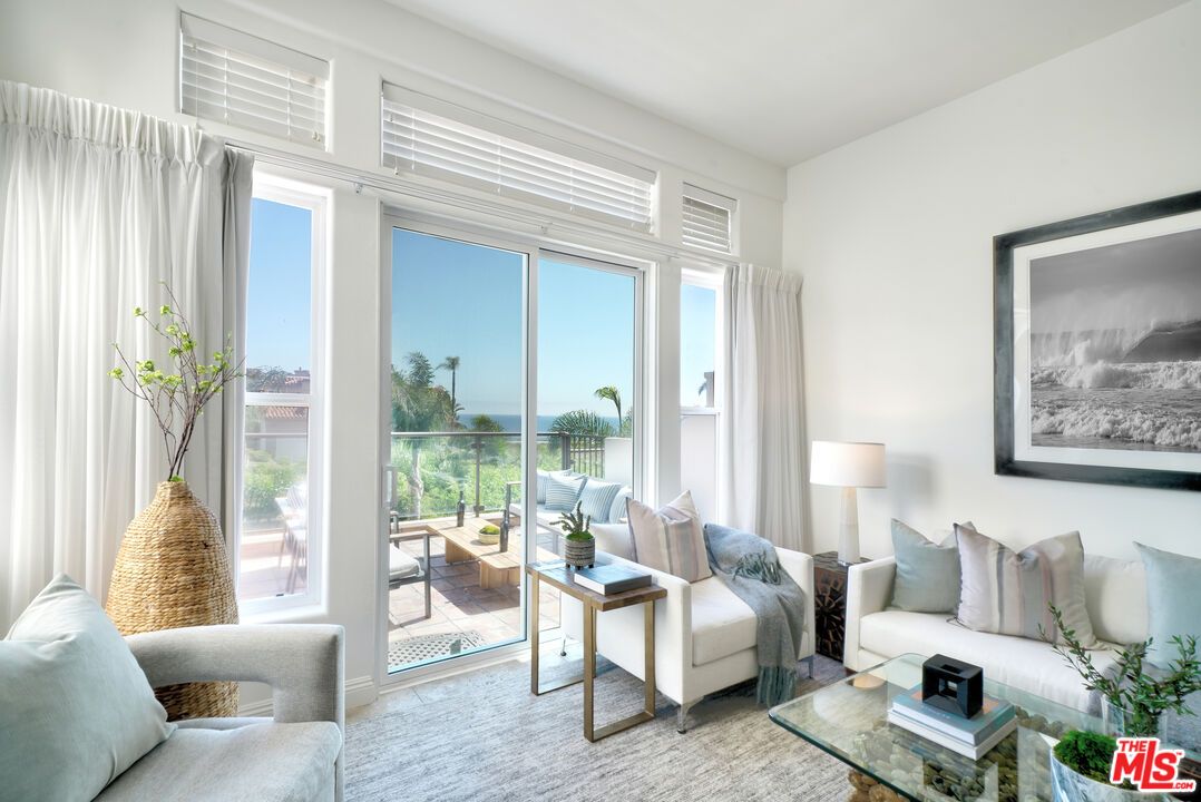 Interior, Living room, Water