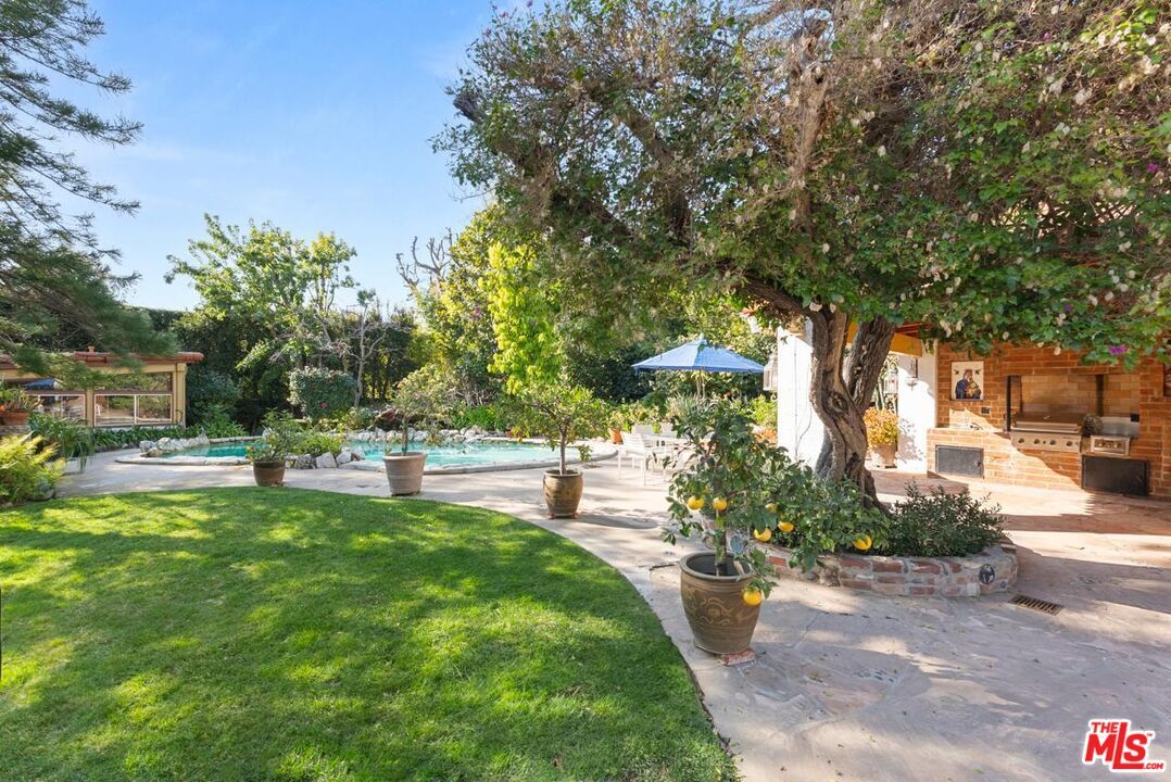 Backyard, Exterior, Outdoor Kitchen, Pool