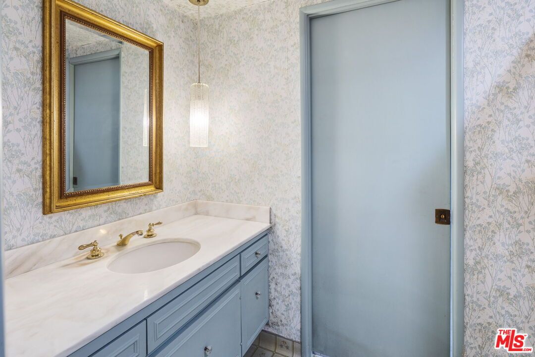 Bathroom, Interior, Pendant Lights