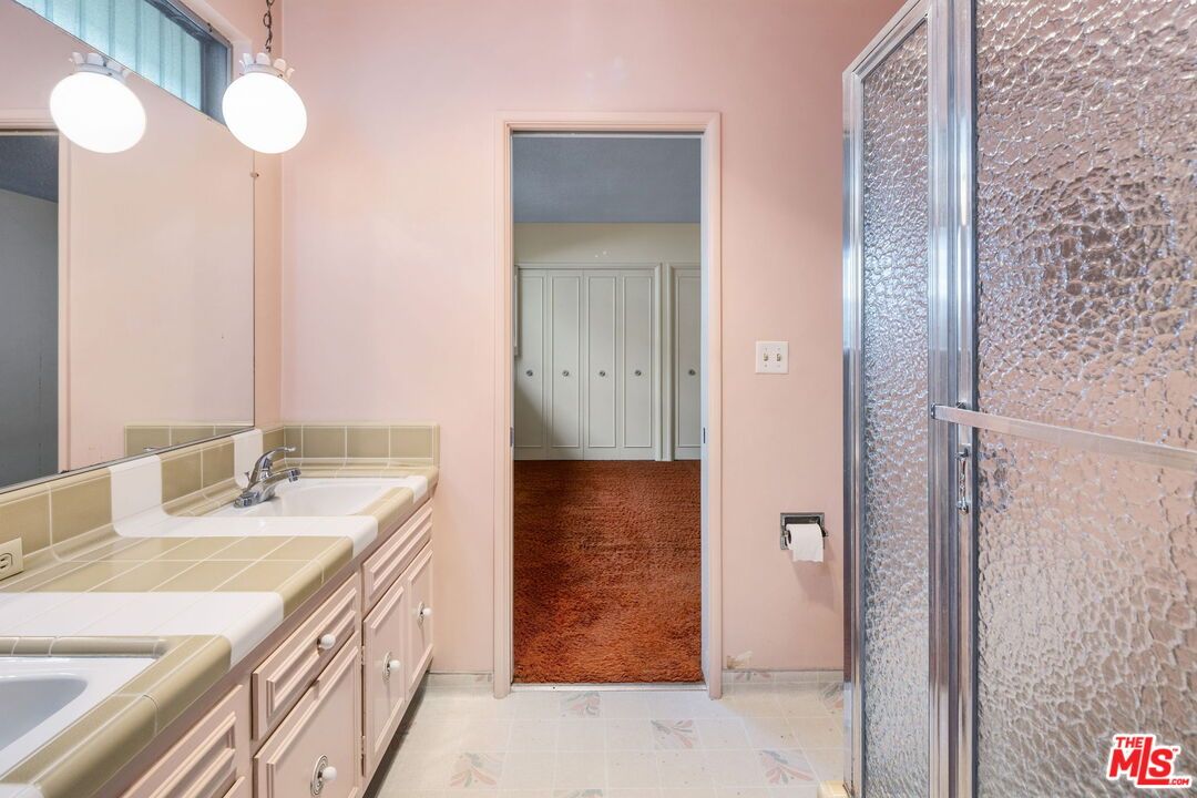 Bathroom, Interior, Pendant Lights, Tile Countertops