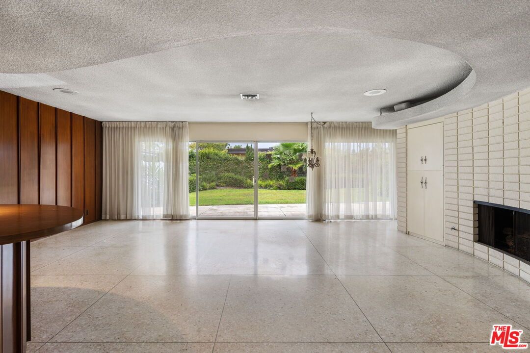 Empty room, Fireplace, Interior, Recessed Lighting