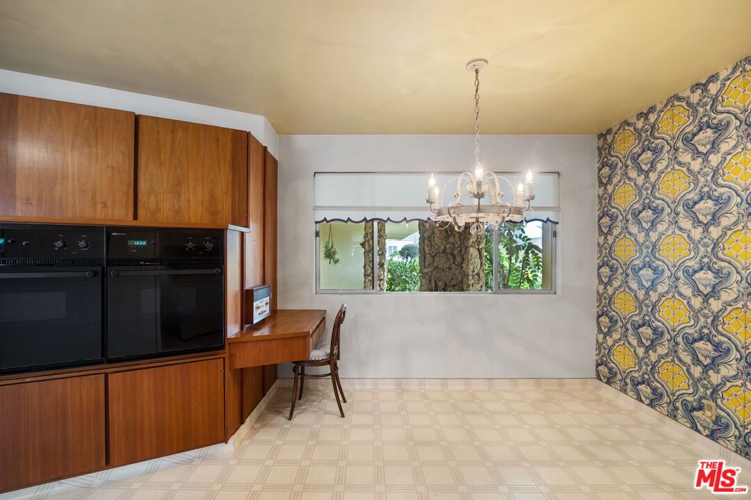 Chandelier, Interior