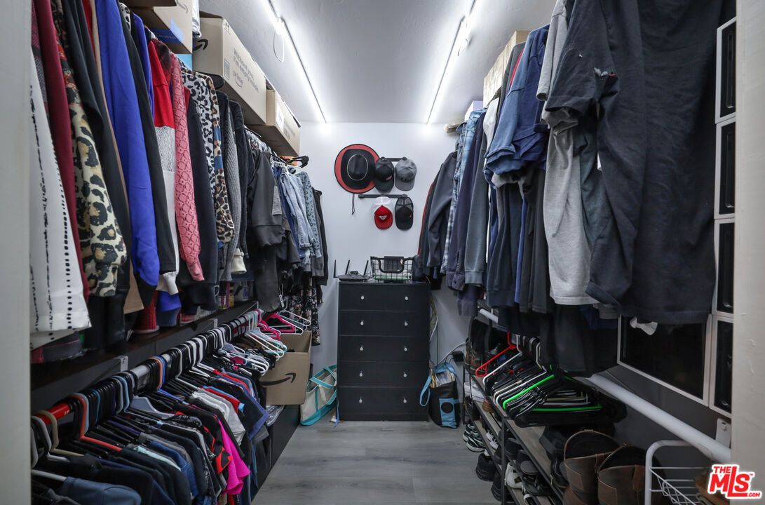 Interior, Walk-in Closets, Wood Texture Flooring