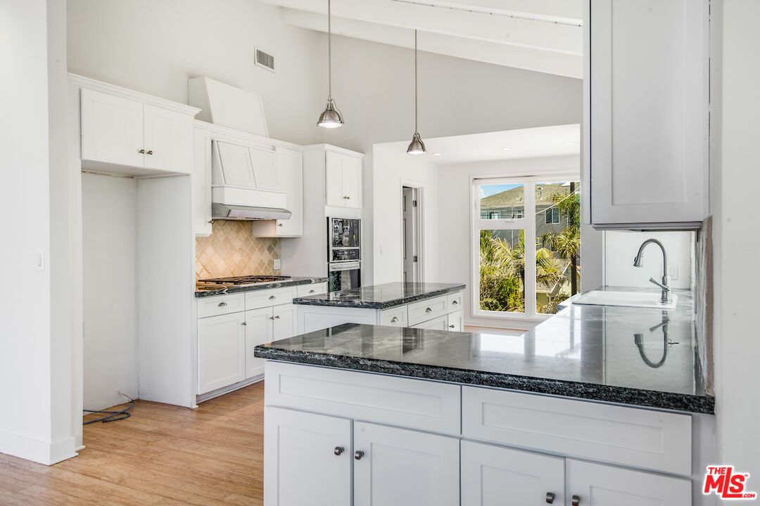 Interior, Kitchen, Pendant Lights, Wood Texture Flooring