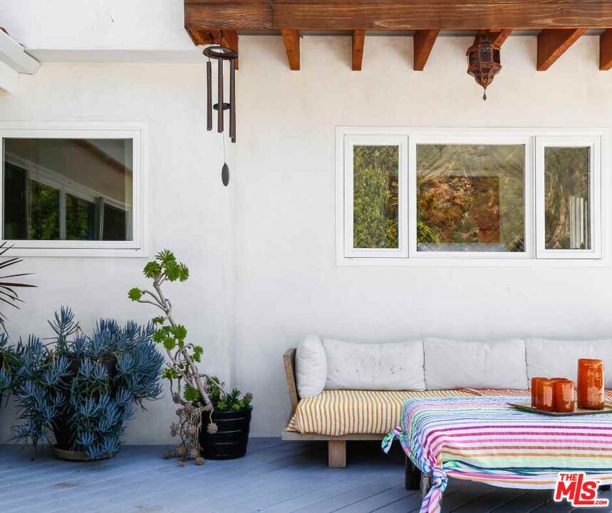 Exterior, Wooden Beams