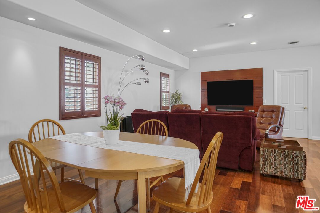 Dining room, Interior, Living room, Recessed Lighting, Wood Texture Flooring