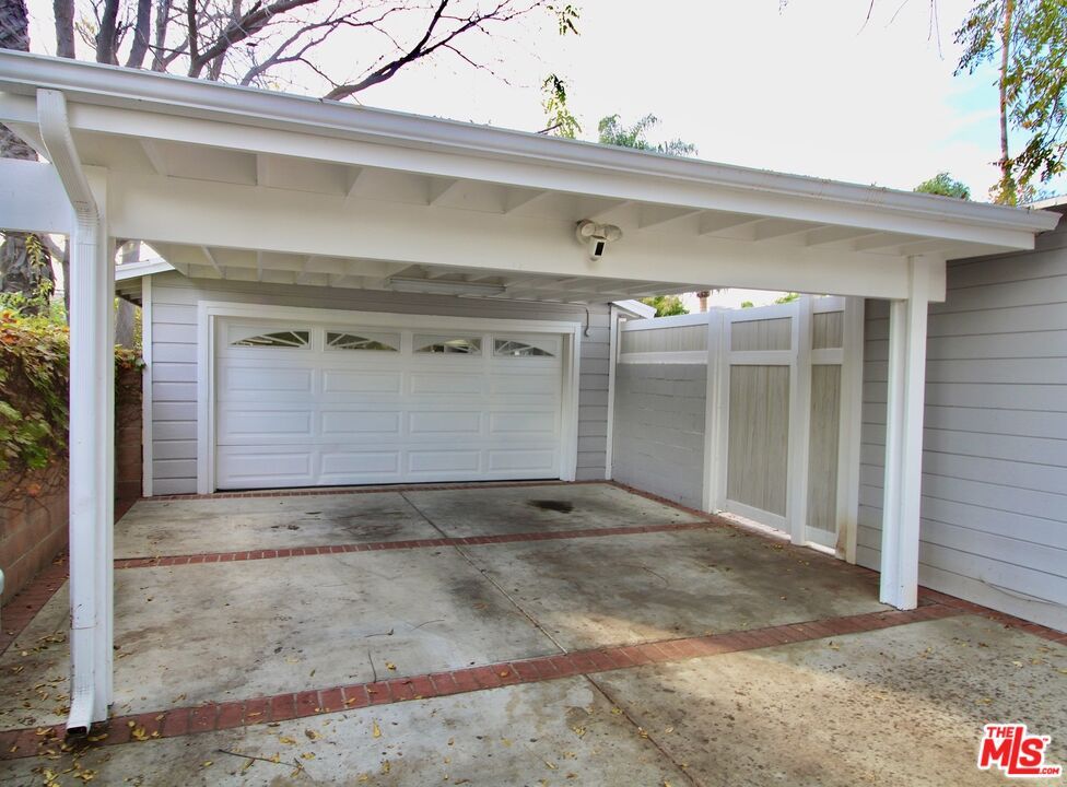 Detached Garage, Exterior