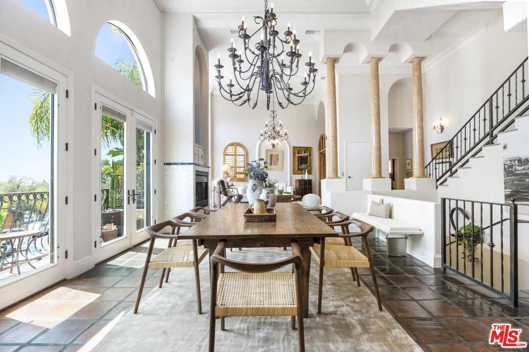 Chandelier, Dining room, Interior