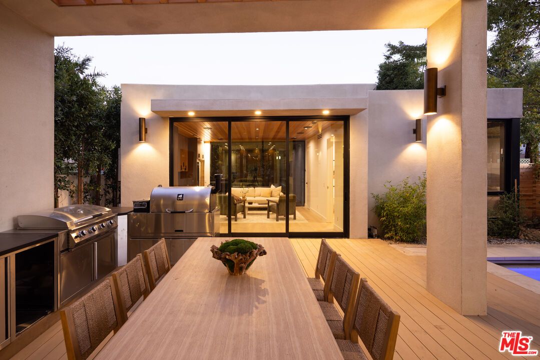 Exterior, Outdoor Kitchen