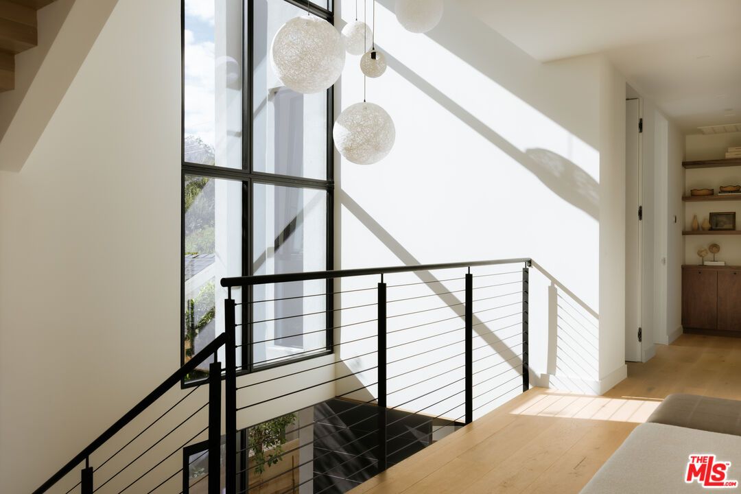 Interior, Pendant Lights, Wood Texture Flooring