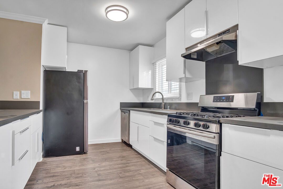 Interior, Kitchen, Stainless Steel Appliances, Wood Texture Flooring