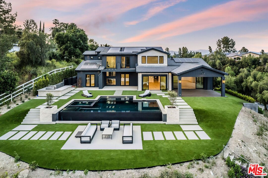 Attached, Backyard, Exterior, Facade, Pool, Solar Panels, Modern