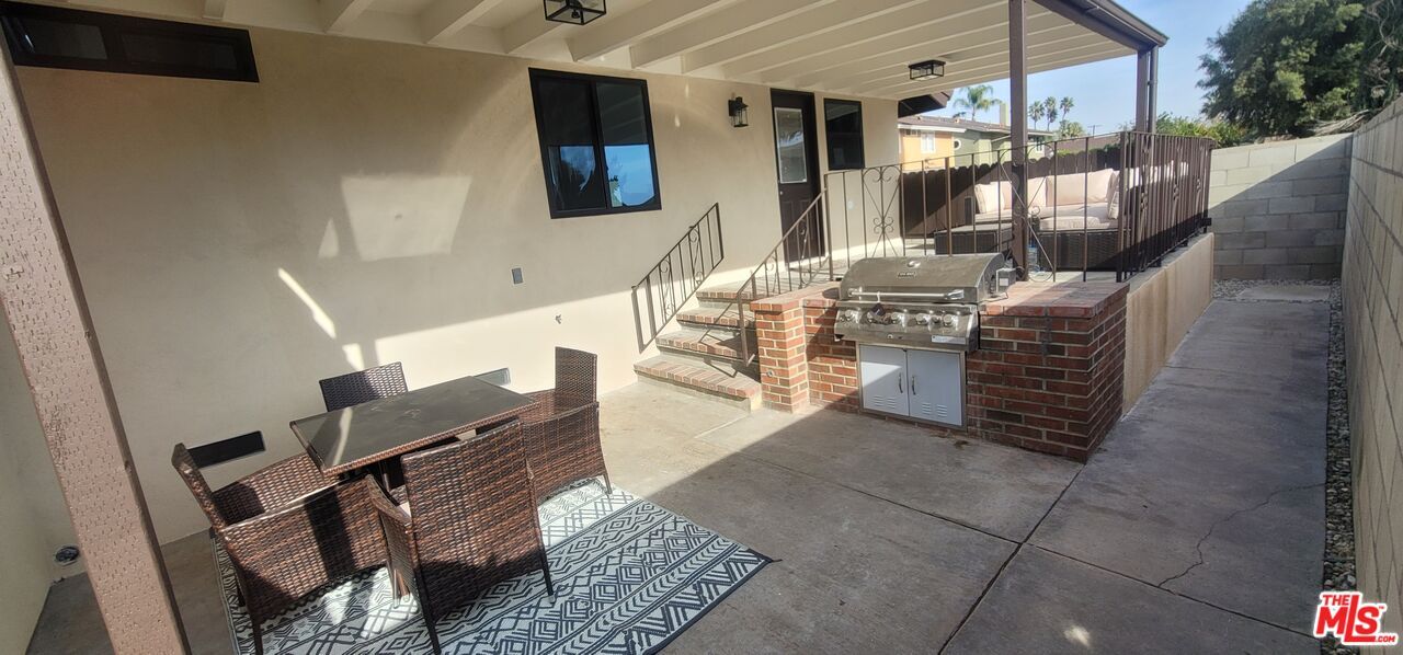 Exterior, Outdoor Kitchen