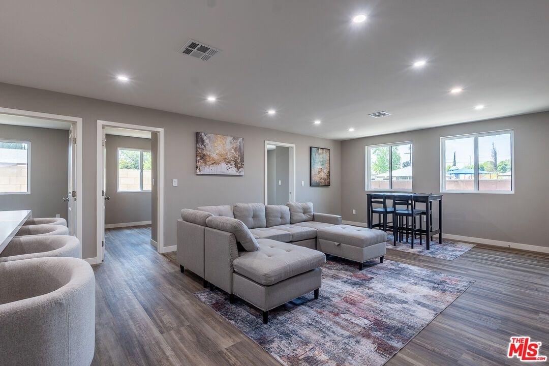 Interior, Living room, Recessed Lighting, Wood Texture Flooring