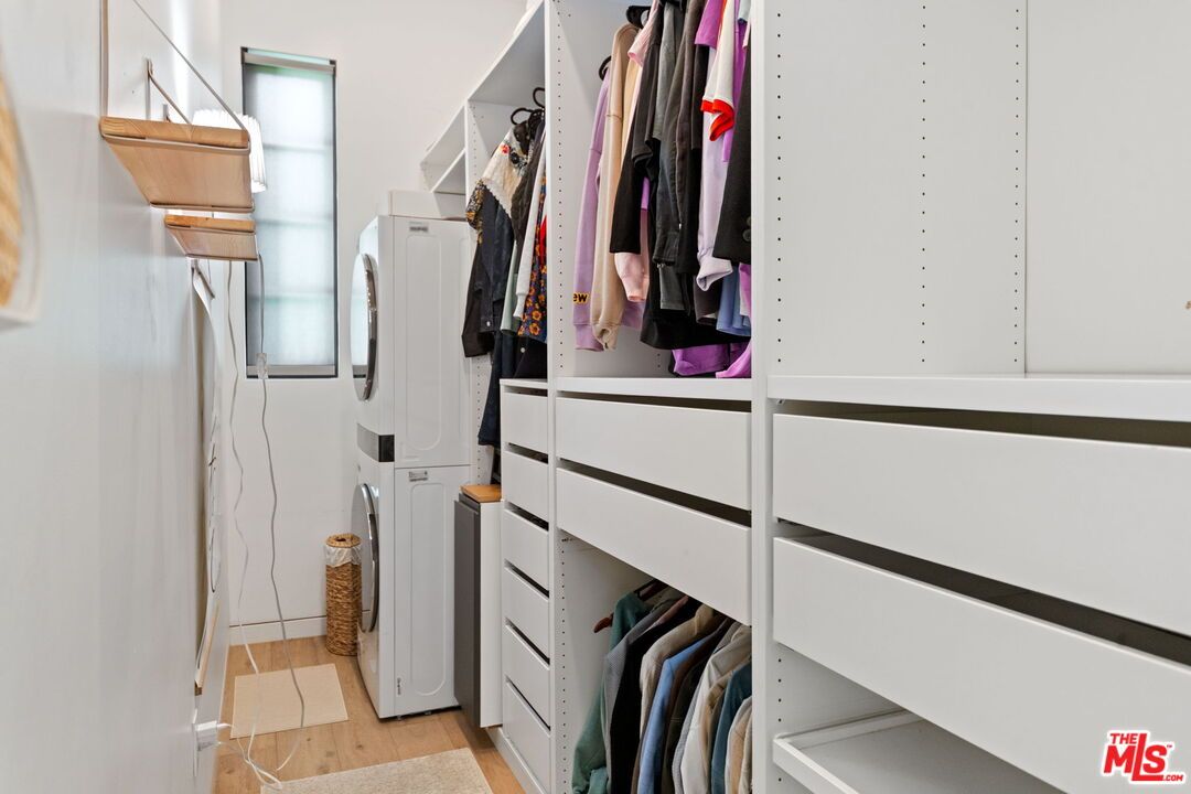 Interior, Walk-in Closets, Wood Texture Flooring