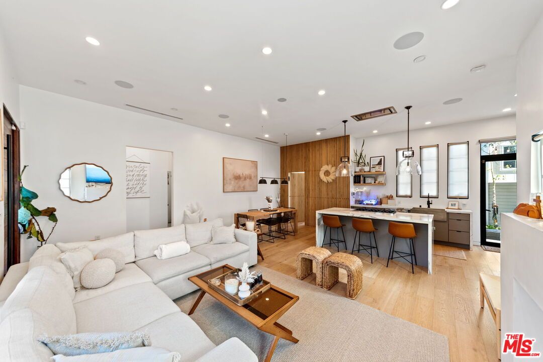 Interior, Kitchen, Living room, Pendant Lights, Recessed Lighting, Wood Texture Flooring