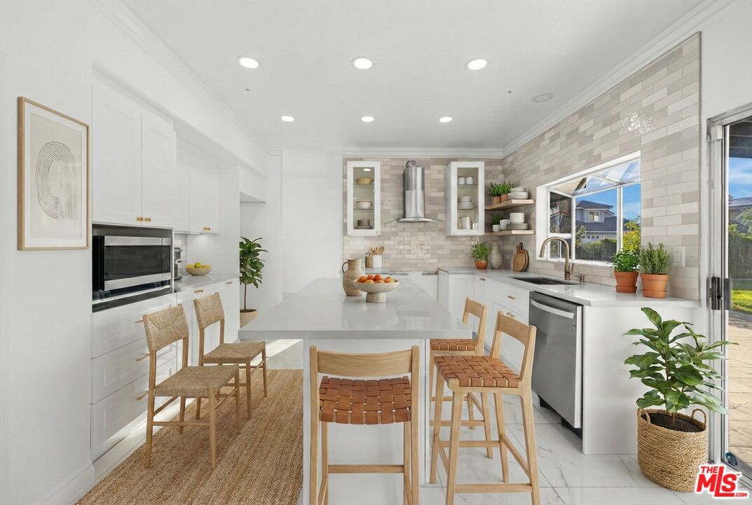 Dining room, Interior, Kitchen, Recessed Lighting, Stainless Steel Appliances