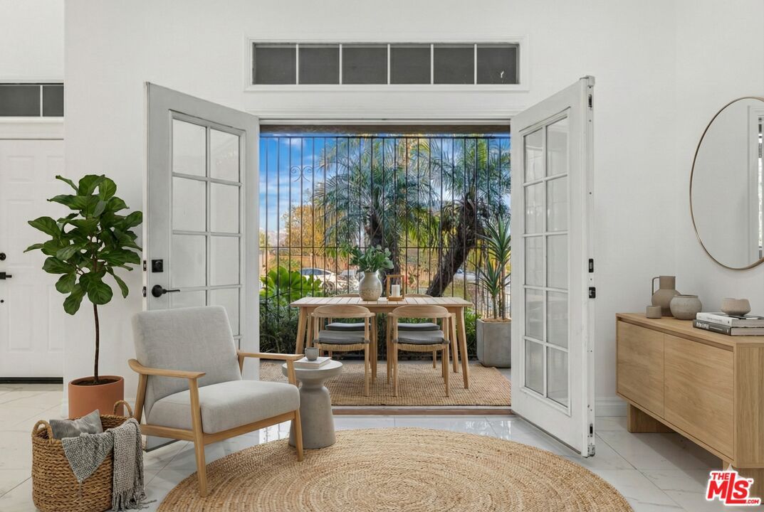 Dining room, Interior