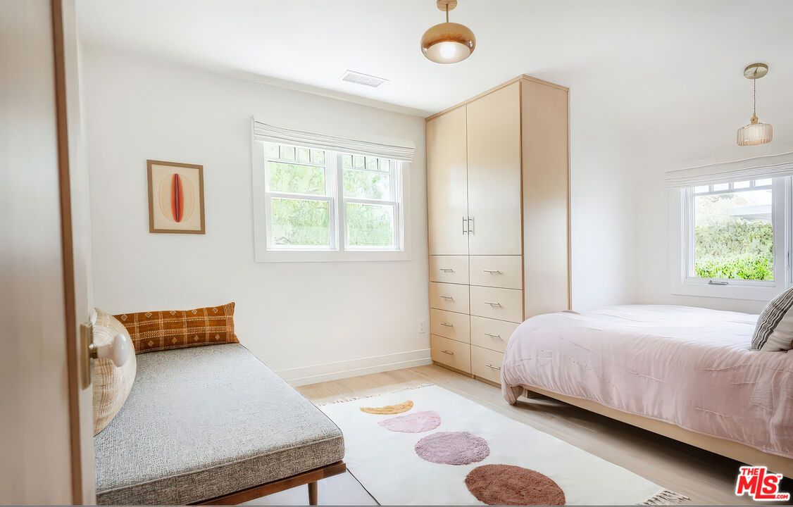 Bedroom, Interior, Pendant Lights, Wood Texture Flooring