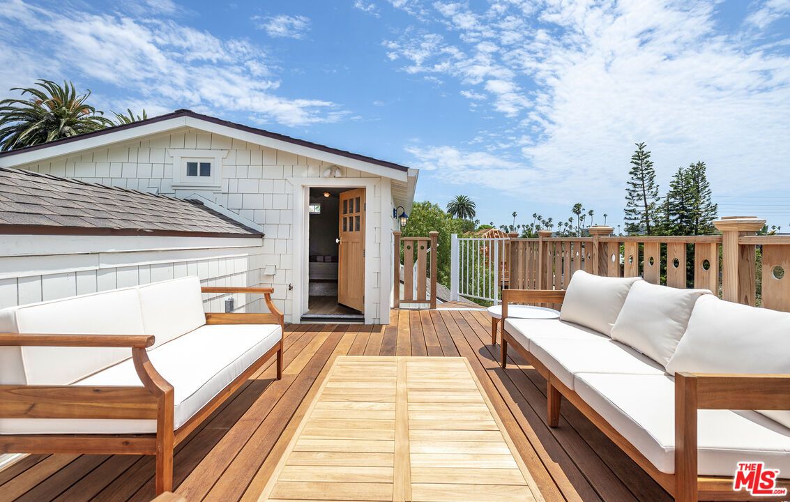 Exterior, Wood Texture Flooring