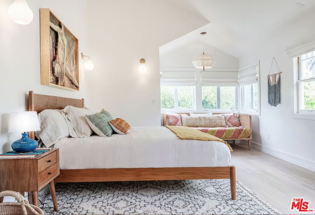 Bedroom, Interior, Pendant Lights, Wood Texture Flooring