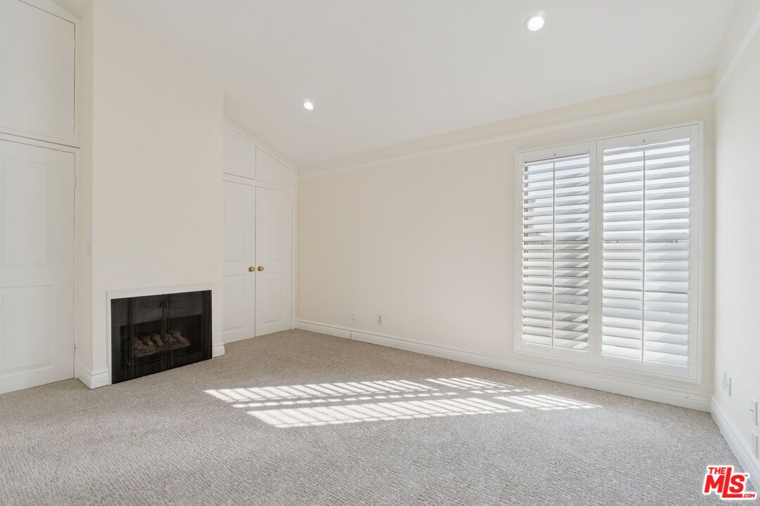 Empty room, Fireplace, Interior, Recessed Lighting