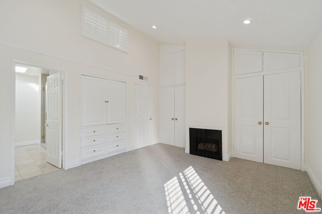 Empty room, Fireplace, Interior, Recessed Lighting