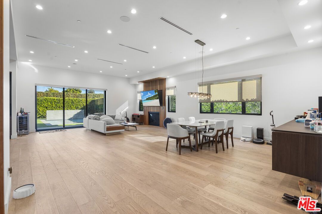 Dining room, Fireplace, Interior, Pendant Lights, Recessed Lighting, Wood Texture Flooring