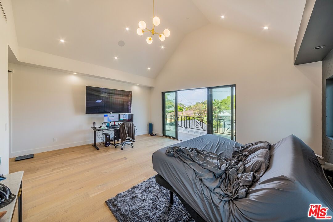 Interior, Pendant Lights, Recessed Lighting, Wood Texture Flooring