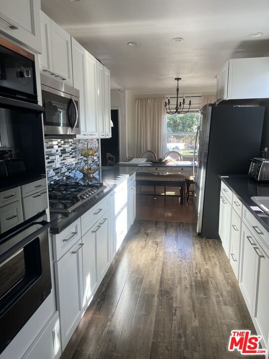 Dining room, Interior, Kitchen, Pendant Lights, Recessed Lighting, Wood Texture Flooring