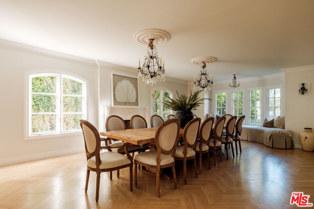 Chandelier, Dining room, Fireplace, Interior, Wood Texture Flooring