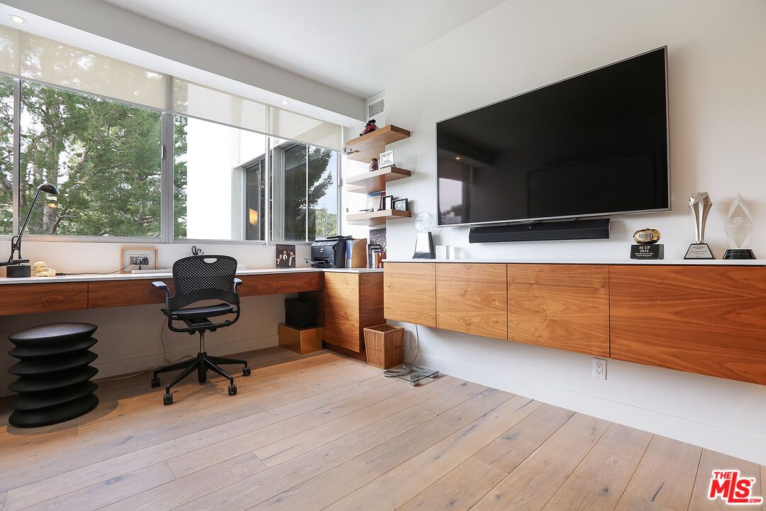 Home Office, Interior, Recessed Lighting, Wood Texture Flooring