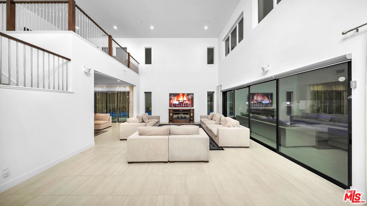 Fireplace, Interior, Living room, Recessed Lighting