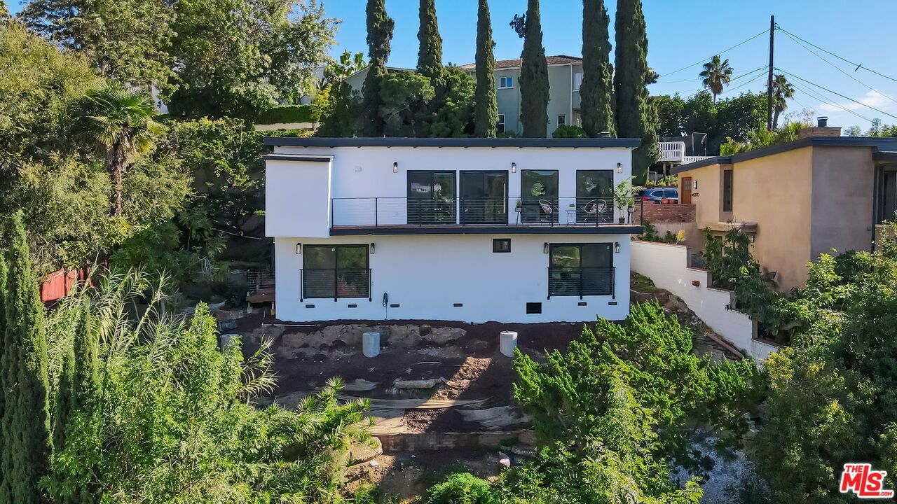 Backyard, Exterior, Facade, Modern