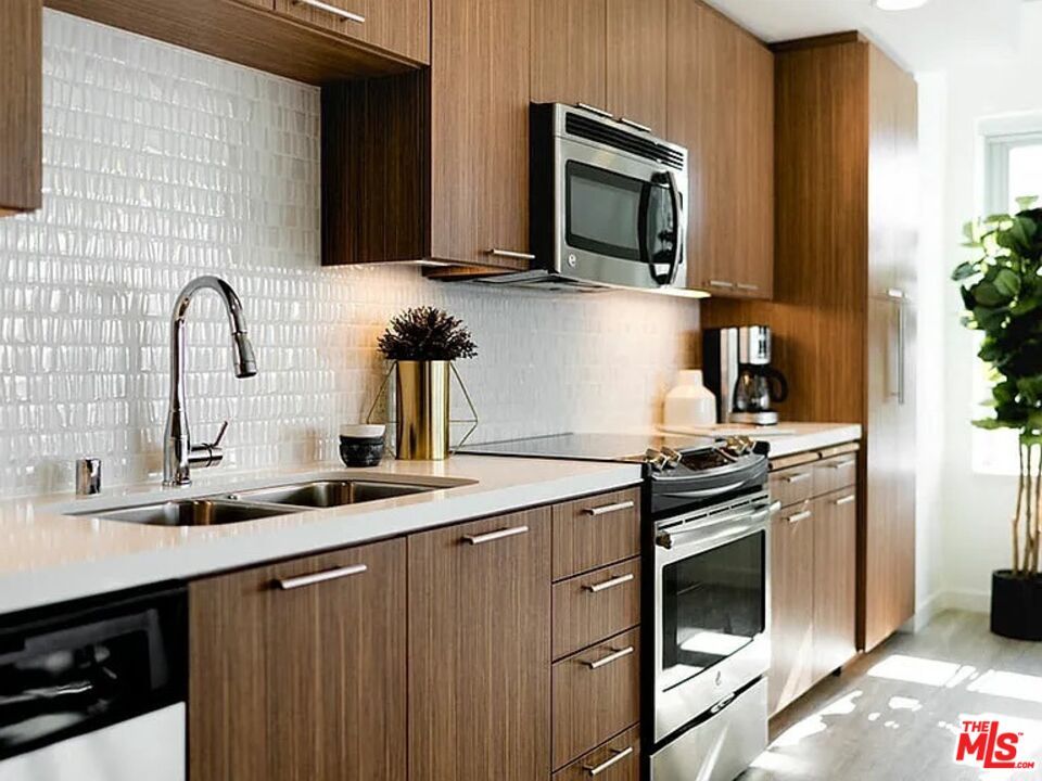 Interior, Kitchen, Stainless Steel Appliances