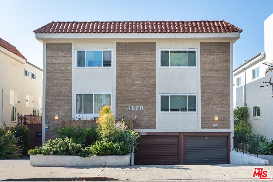 Exterior, Facade, Brick Facade, Mediterranean