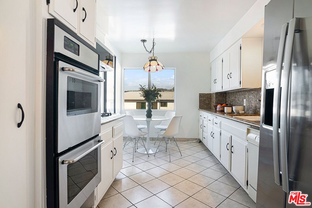 Dining room, Interior, Kitchen, Stainless Steel Appliances