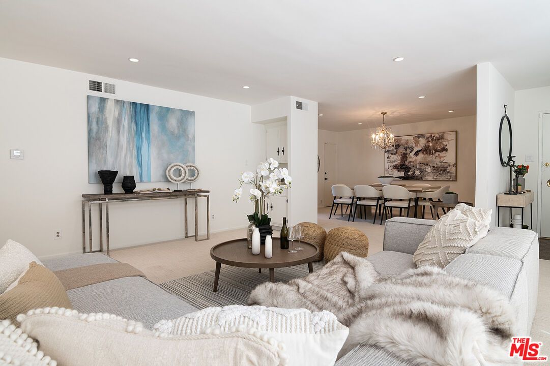 Chandelier, Dining room, Interior, Living room, Recessed Lighting