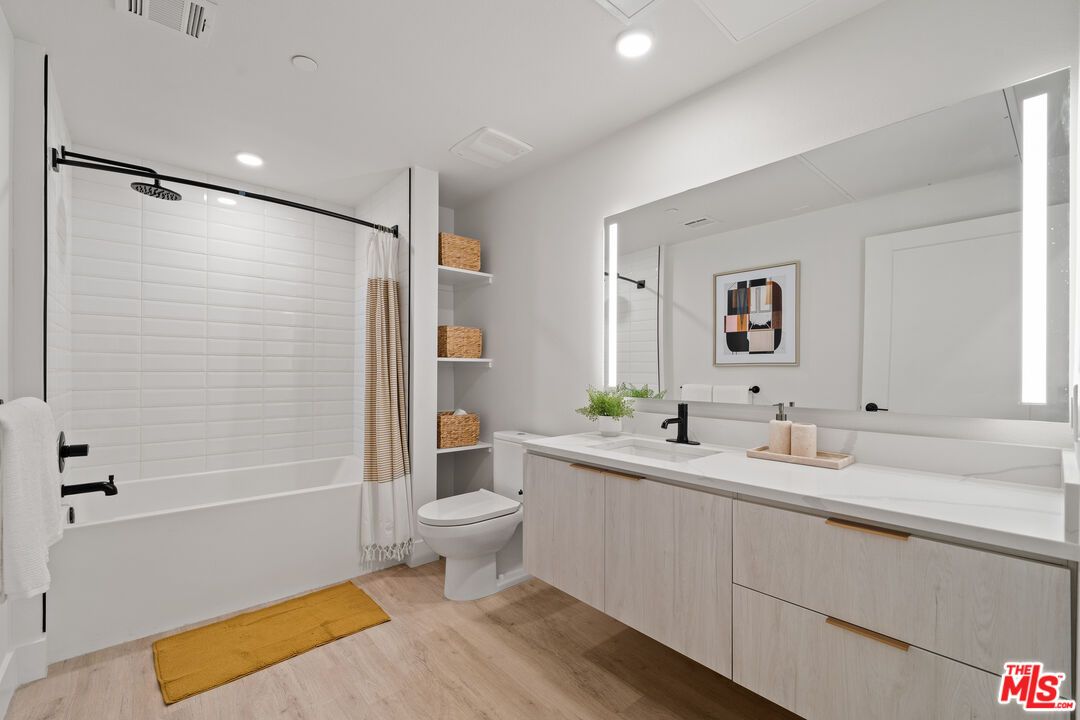 Bathroom, Interior, Recessed Lighting, Wood Texture Flooring