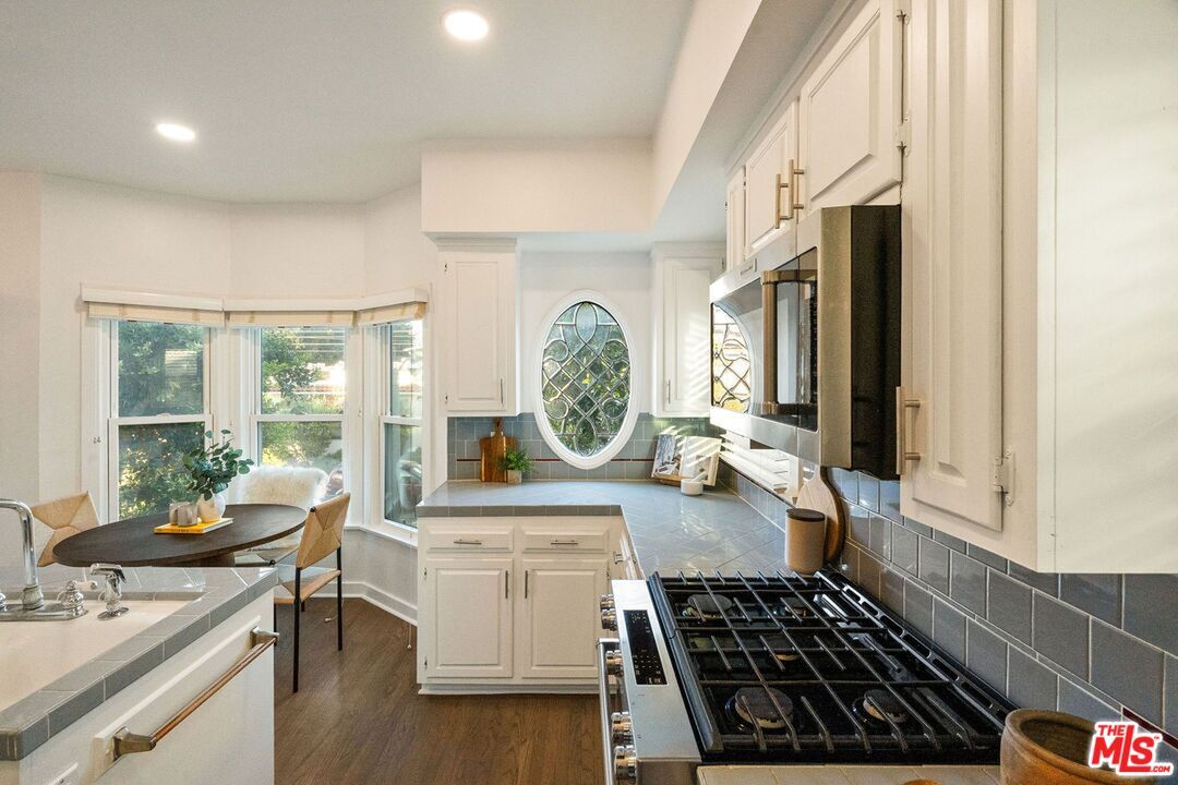 Dining room, Interior, Kitchen, Recessed Lighting, Wood Texture Flooring