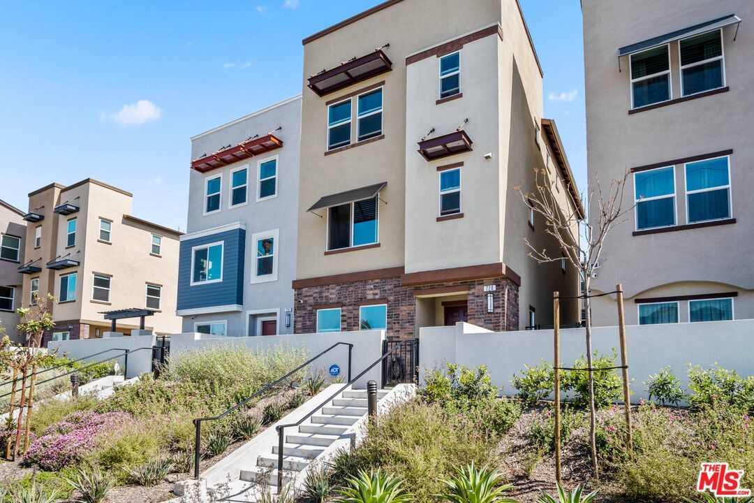 Exterior, Facade, Brick Facade, Rowhouse