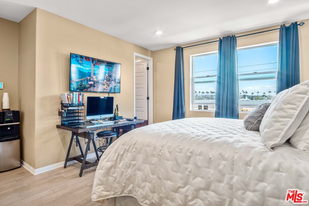 Bedroom, Home Office, Interior, Recessed Lighting, Water, Wood Texture Flooring