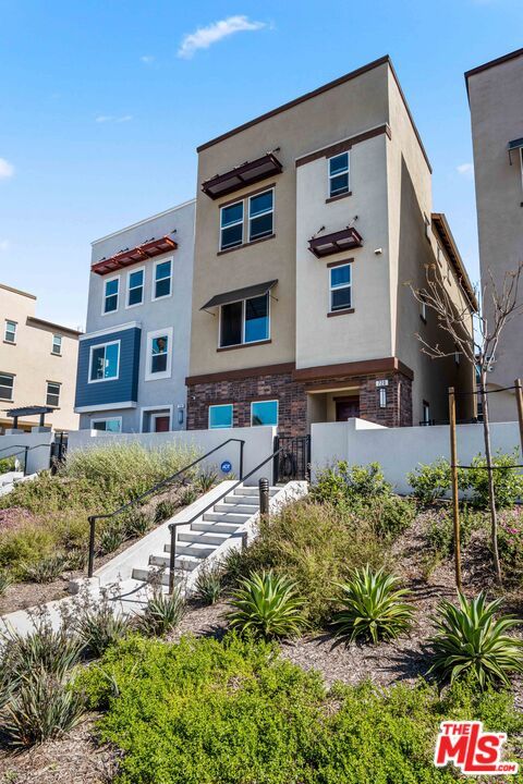 Backyard, Exterior, Facade, Modern