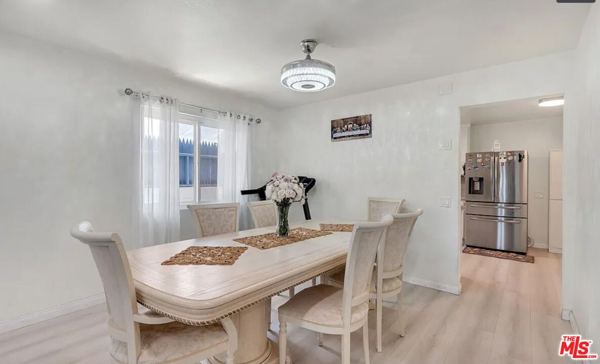 Dining room, Interior, Kitchen, Stainless Steel Appliances, Wood Texture Flooring