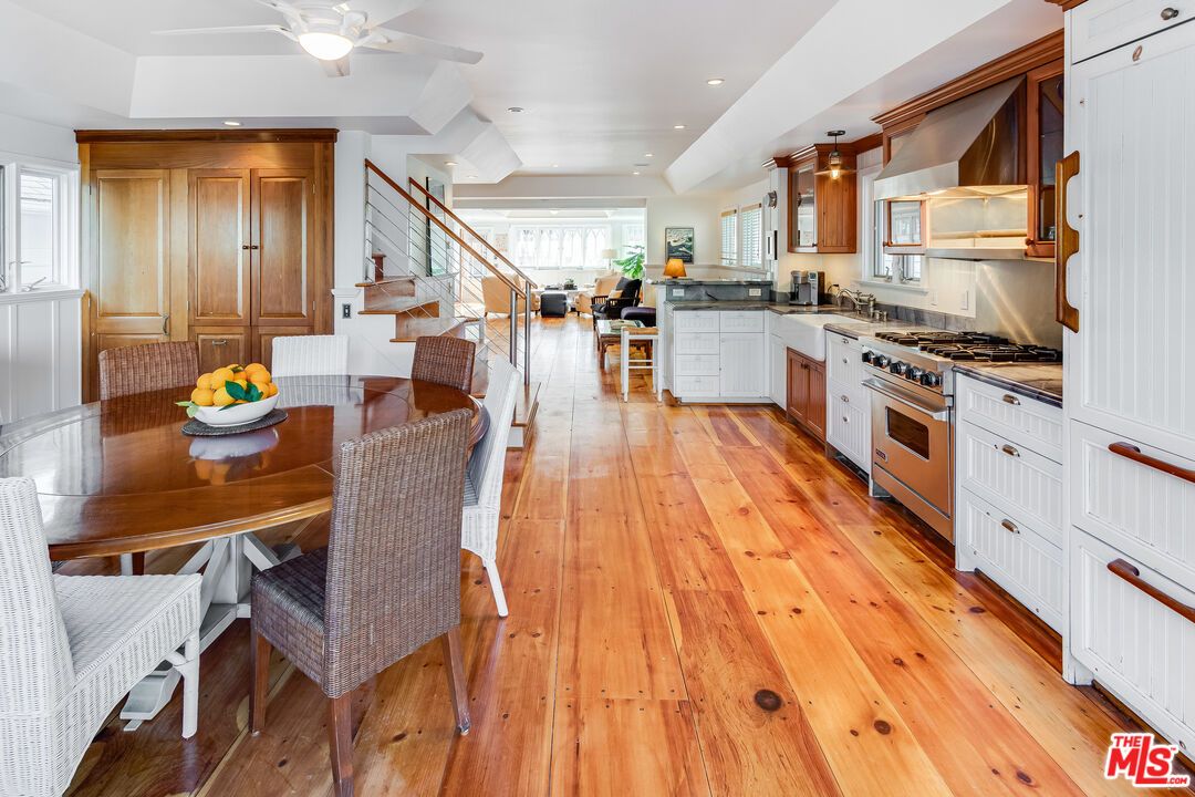 Dining room, Interior, Kitchen, Recessed Lighting, Stainless Steel Appliances, Wood Texture Flooring
