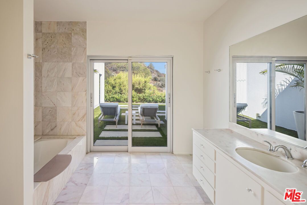 Bathroom, Interior, Marble, Marble Walls