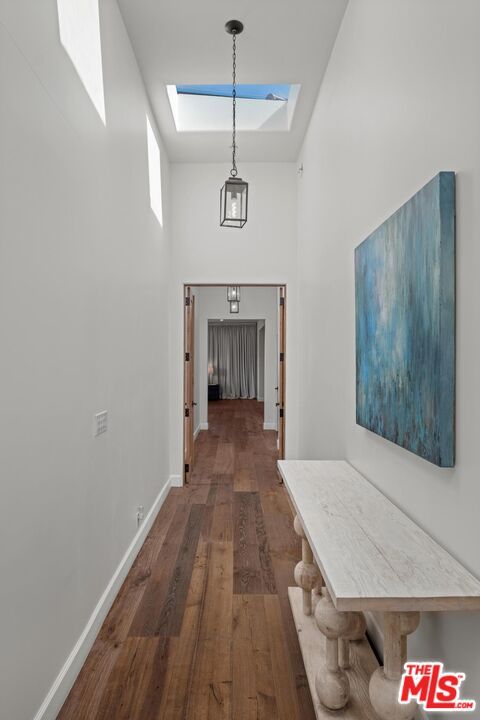 Interior, Pendant Lights, Wood Texture Flooring
